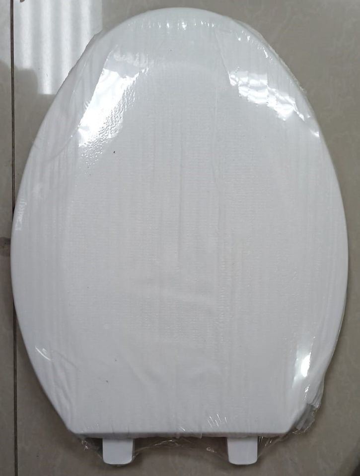 Generic soft close white toilet seat (elongated)